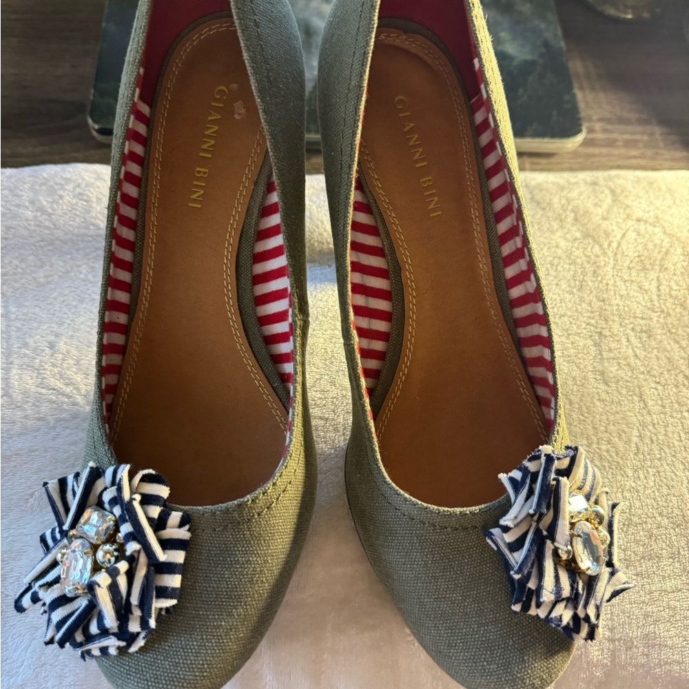 Gianni Bini Women's Green Shoes with Striped Bow